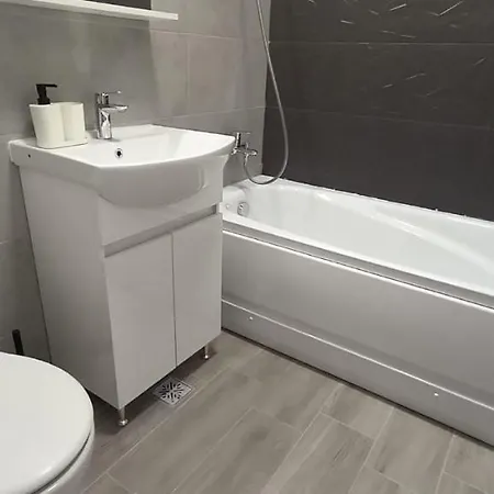 Quiet Neighborhood 1br With Parking And Self Check In * Bucarest