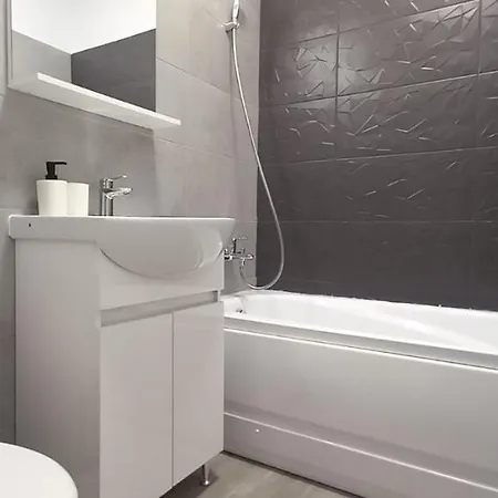 Quiet Neighborhood 1br With Parking And Self Check In Appartamento *